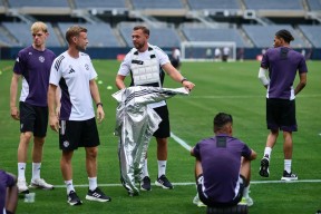 曼联官宣两人复出-亚博官网入口