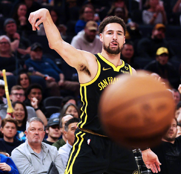 包含重磅！关键时刻新疆广汇调整名单以备NBA常规赛亚特兰大队长鼓劲备战欧篮联，德约科维奇在西班牙队比赛中惊险取胜的词条